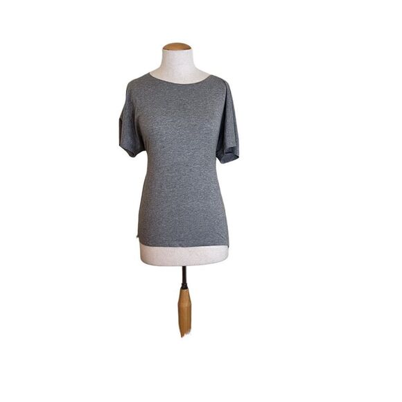 Grey t-shirt. ✔️ out the back! - Picture 1 of 4